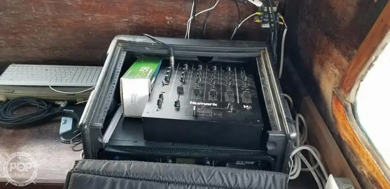 కాటమరాన్ అమ్మకానికి