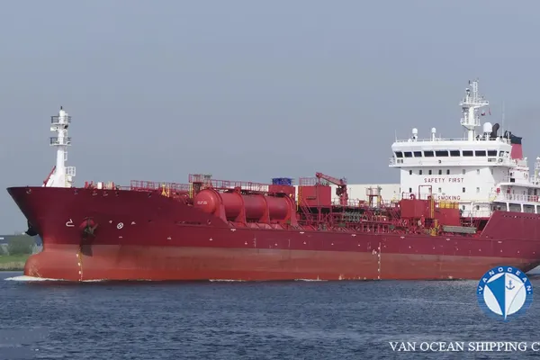 Oil/Chemical tanker for sale
