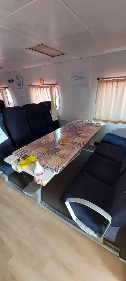 సిబ్బంది పడవ అమ్మకానికి