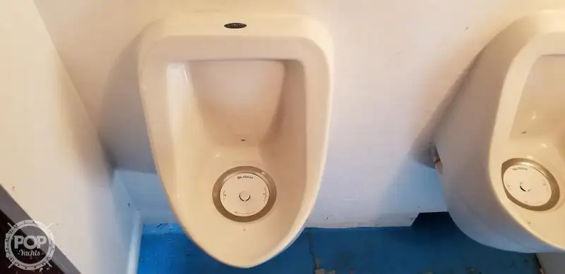 కాటమరాన్ అమ్మకానికి