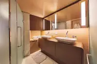 క్రూయిజ్ ఓడ అమ్మకానికి