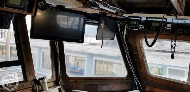 కాటమరాన్ అమ్మకానికి