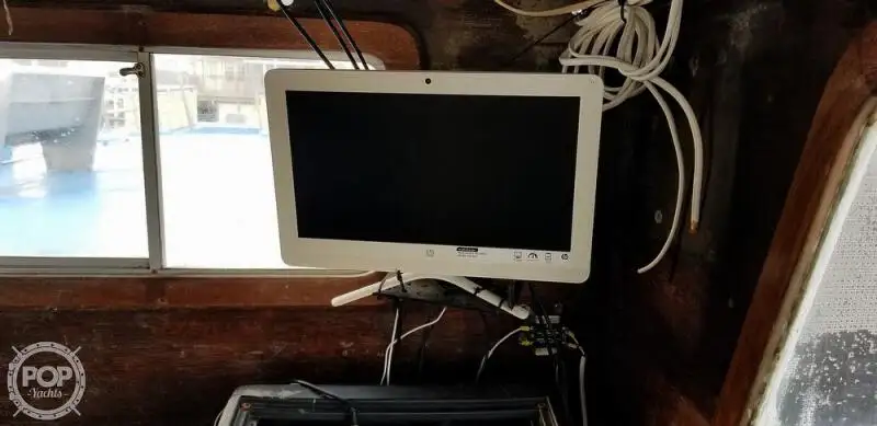 కాటమరాన్ అమ్మకానికి