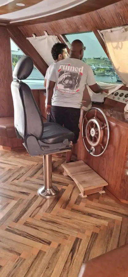 క్రూయిజ్ ఓడ అమ్మకానికి
