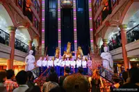 ప్రయానికుల ఓడ అమ్మకానీకి వుంది