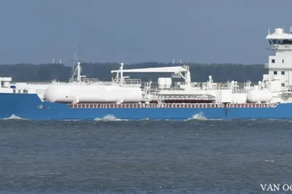Oil/Chemical tanker for sale