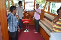 సిబ్బంది పడవ అమ్మకానికి