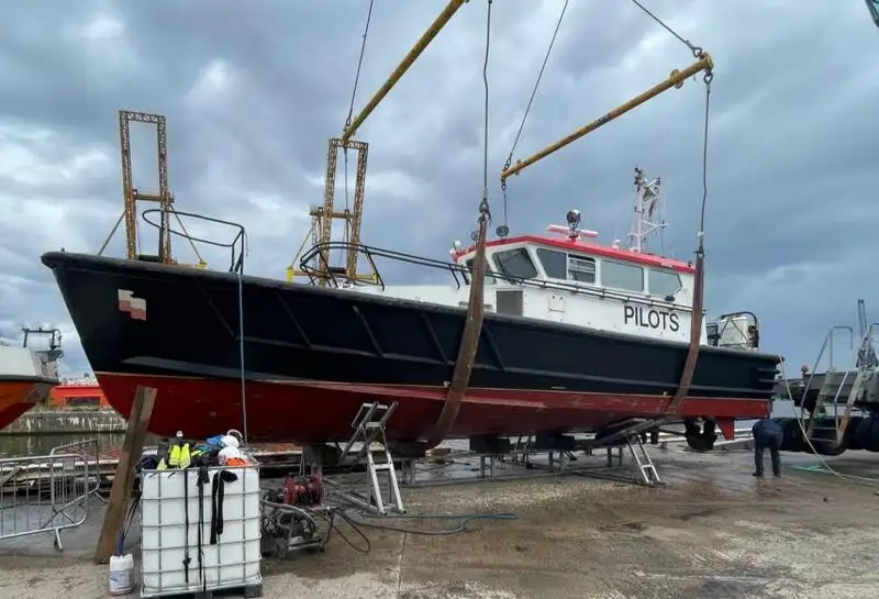 పైలట్ పడవ అమ్మకానీకి వుంది