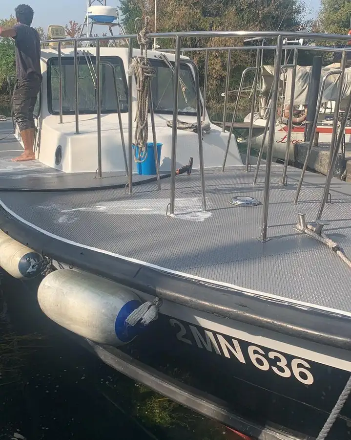 పైలట్ పడవ అమ్మకానీకి వుంది