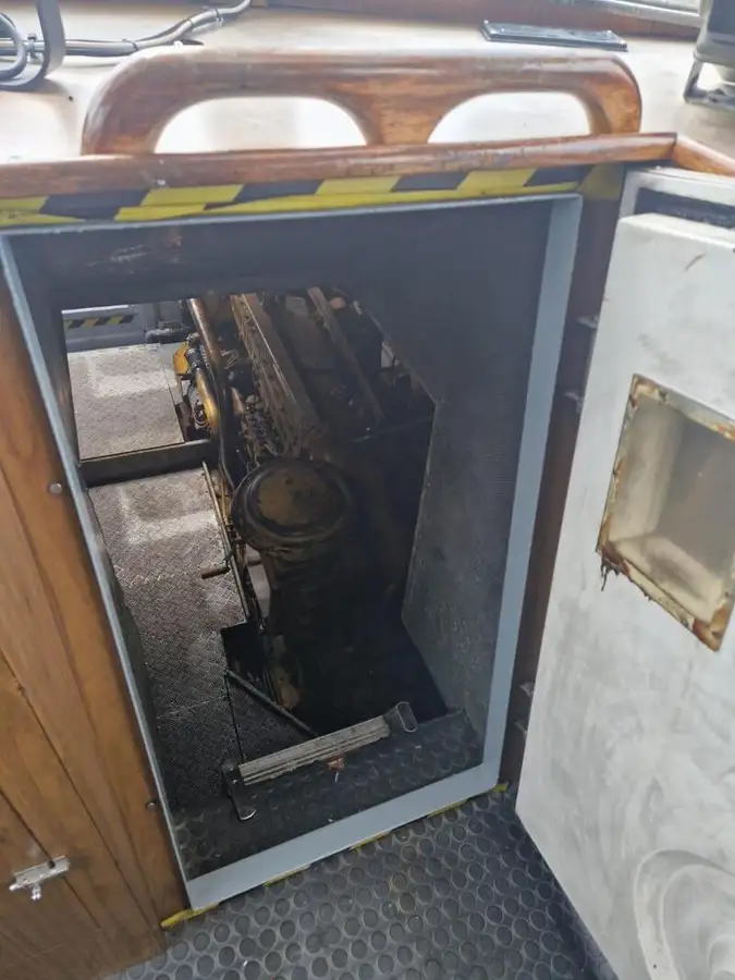 పైలట్ పడవ అమ్మకానీకి వుంది