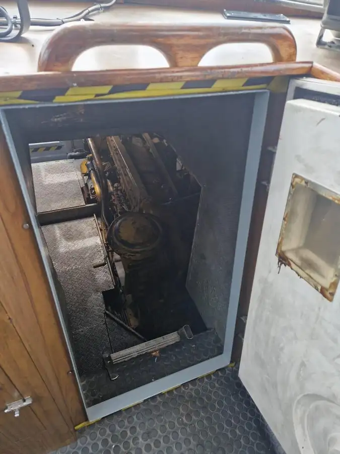 పైలట్ పడవ అమ్మకానీకి వుంది