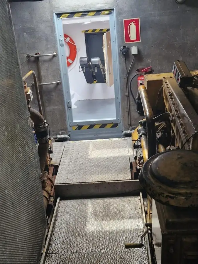 పైలట్ పడవ అమ్మకానీకి వుంది