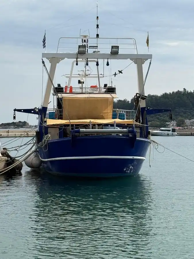 ఫిషింగ్ ట్రాలర్ అమ్మకానీకి వుంది