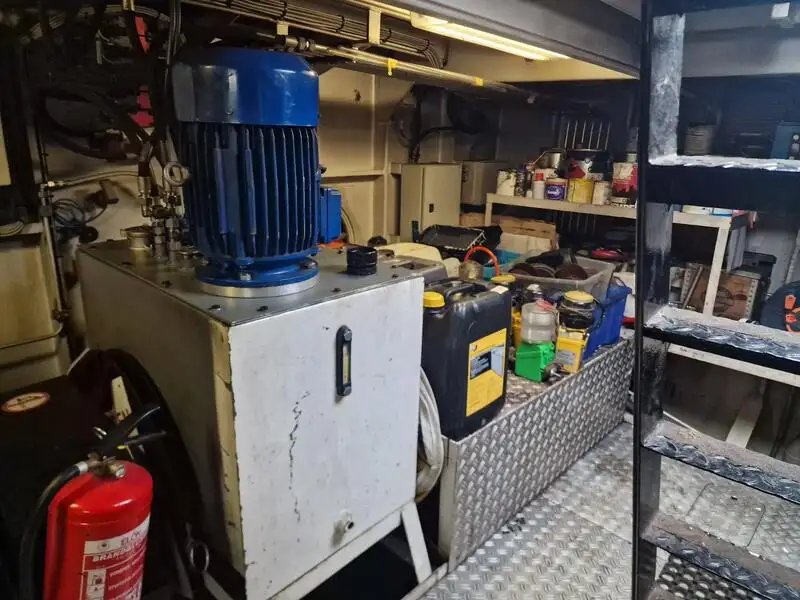 తోపుడు పడవ అమ్మకానీకి వుంది