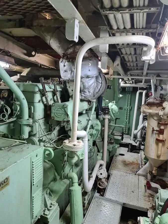 లాంగ్లైన్ నౌక అమ్మకానీకి వుంది