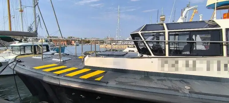 పైలట్ పడవ అమ్మకానీకి వుంది