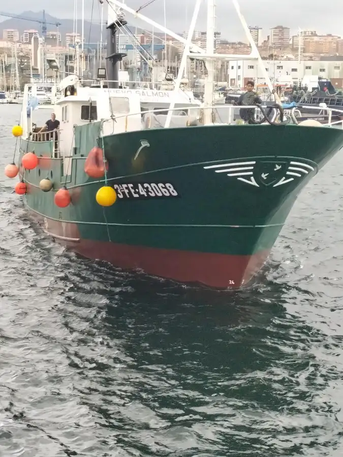 ఫిషింగ్ ట్రాలర్ అమ్మకానీకి వుంది