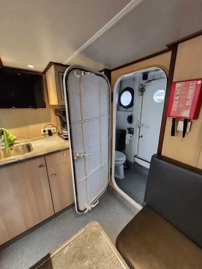 పని పడవలు అమ్మకానీకి వుంది