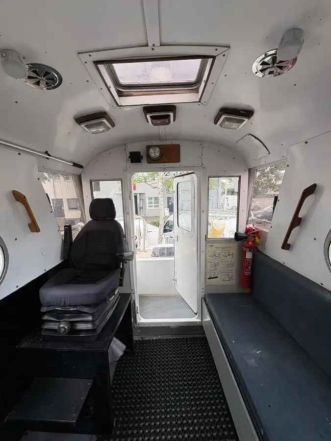 పైలట్ పడవ అమ్మకానీకి వుంది