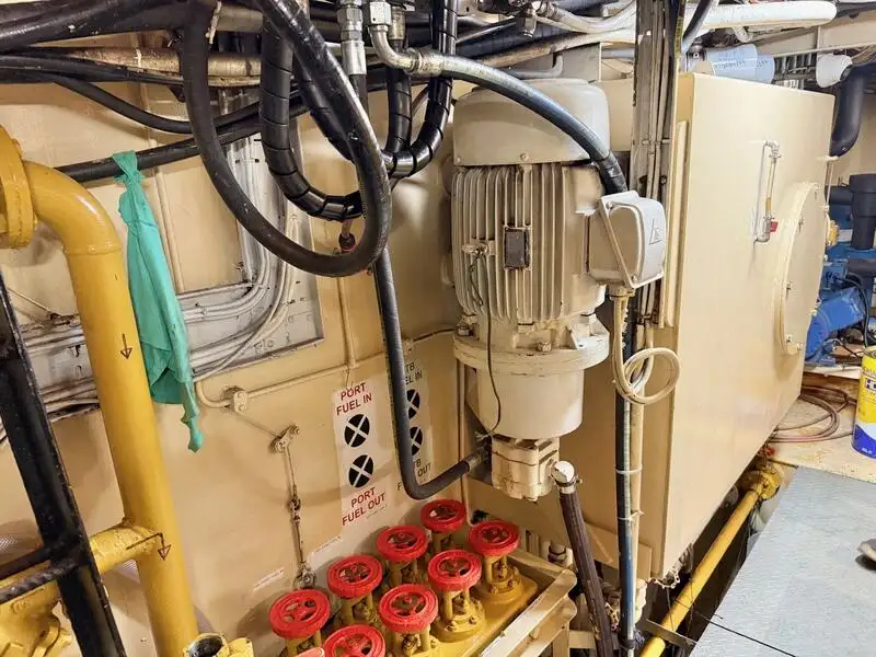 ఫిషింగ్ ట్రాలర్ అమ్మకానీకి వుంది