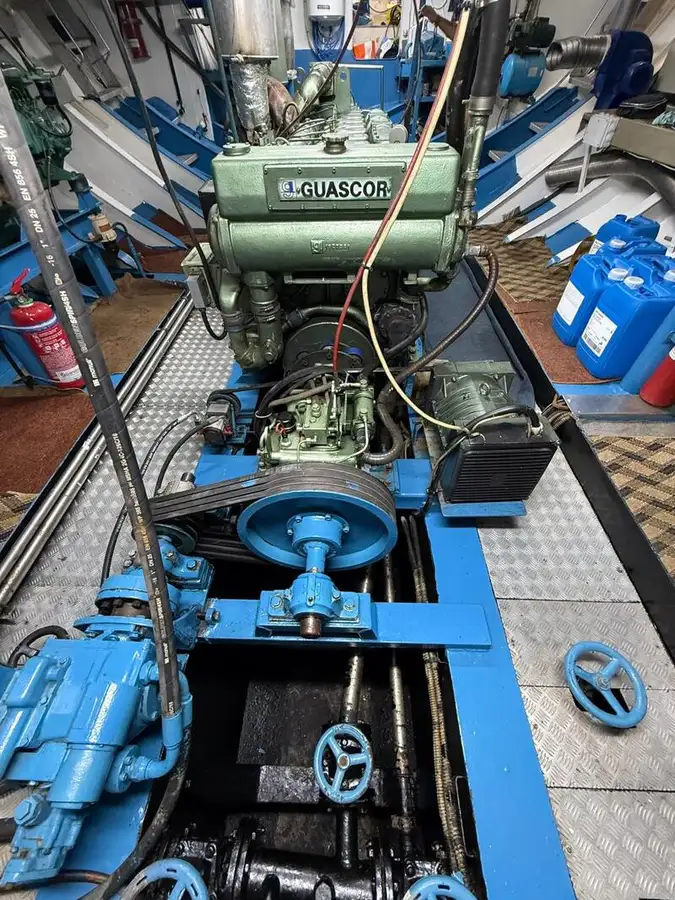 ఫిషింగ్ ట్రాలర్ అమ్మకానీకి వుంది