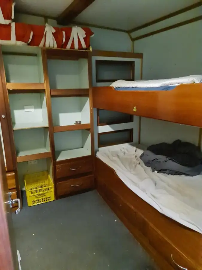 లాంగ్లైన్ నౌక అమ్మకానీకి వుంది