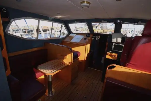 గస్తీ పడవ అమ్మకానీకి వుంది