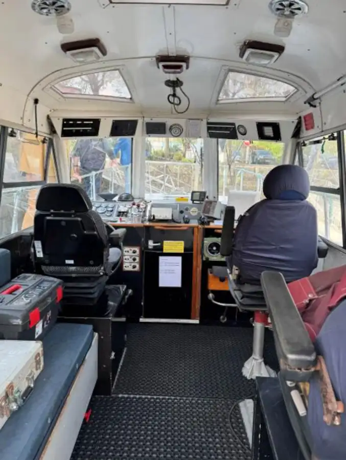 పైలట్ పడవ అమ్మకానీకి వుంది