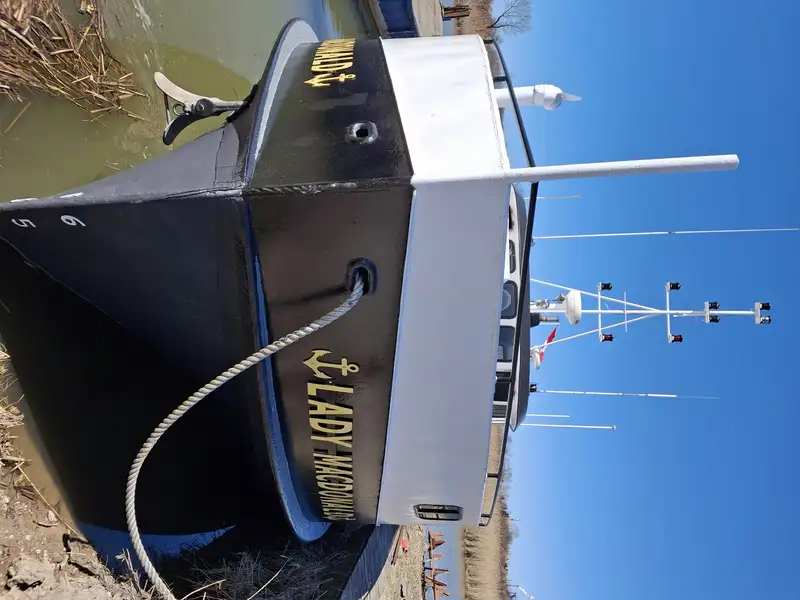 తోపుడు పడవ అమ్మకానీకి వుంది