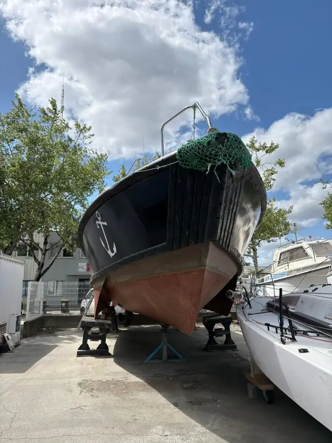 పైలట్ పడవ అమ్మకానీకి వుంది