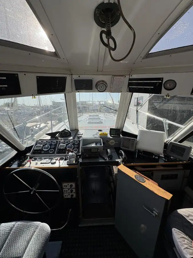 పైలట్ పడవ అమ్మకానీకి వుంది