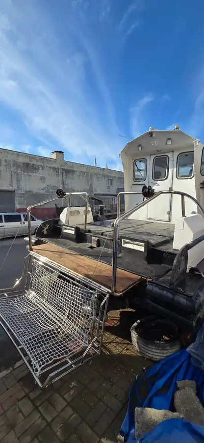 పైలట్ పడవ అమ్మకానీకి వుంది