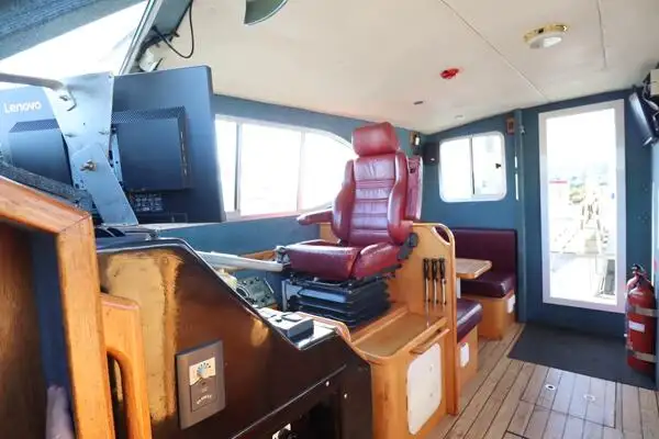 గస్తీ పడవ అమ్మకానీకి వుంది