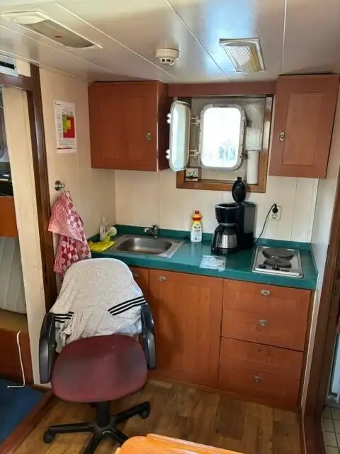 తోపుడు పడవ అమ్మకానీకి వుంది