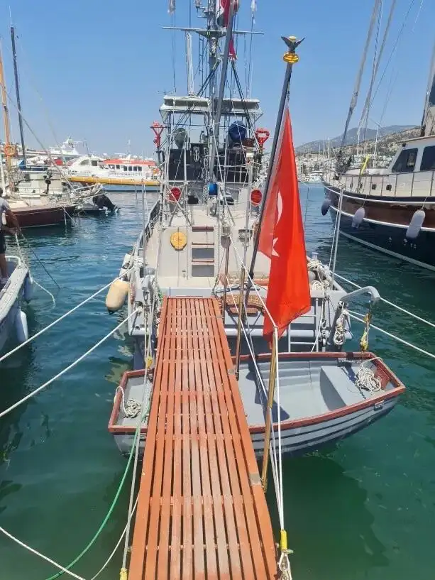 ఫైర్ బోట్ అమ్మకానీకి వుంది