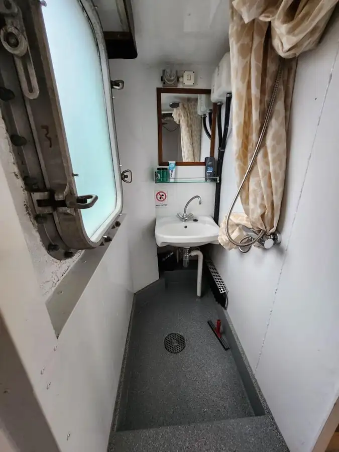 పని పడవలు అమ్మకానీకి వుంది