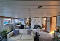 బార్జ్ అమ్మకానీకి వుంది