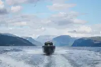 గస్తీ పడవ అమ్మకానీకి వుంది