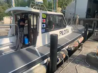 పైలట్ పడవ అమ్మకానీకి వుంది