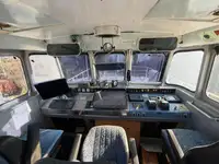 కాటమరాన్ అమ్మకానీకి వుంది