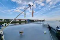 బార్జ్ అమ్మకానీకి వుంది