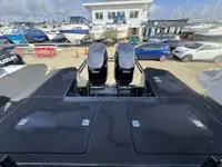 దృఢమైన గాలితో కూడిన పడవ అమ్మకానీకి వుంది