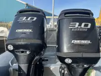 దృఢమైన గాలితో కూడిన పడవ అమ్మకానీకి వుంది